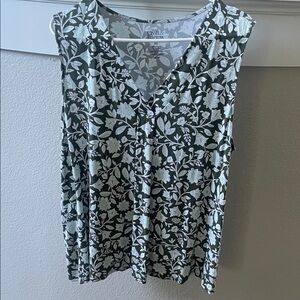 Croft & Barrow Sleeveless Green and White Floral Blouse